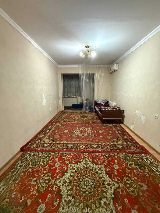 Massiv Qo'yliq-3 da 1-etajda 2-xonali kvartira arendaga beriladi