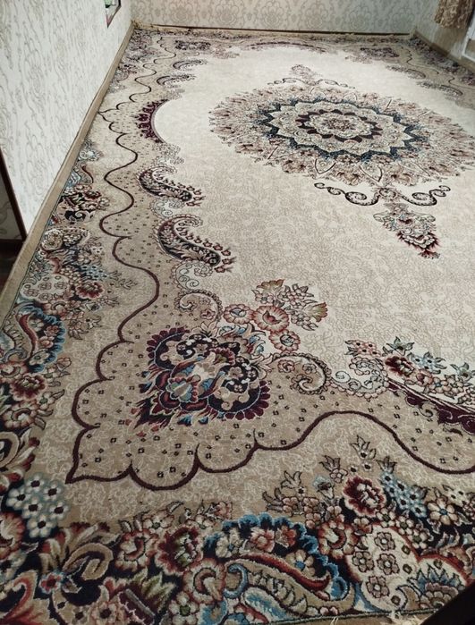 Продам ковры и дорожку