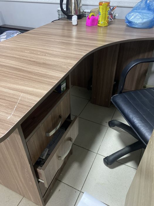 шкаф, полки, стол, диван