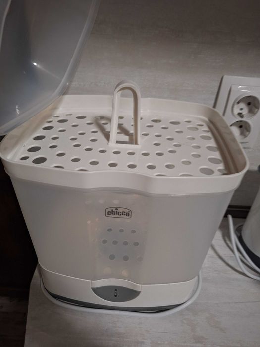 Стерилизатор за бебешки принадлежности