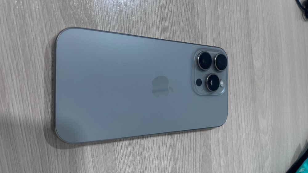 iPhone 16 pro titanium