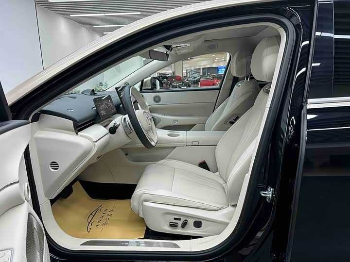 Voyah Chasing Light L 2026 AWD Ultra