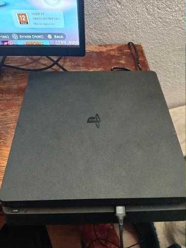 zdraveite prodavam ps4 slim 500gb