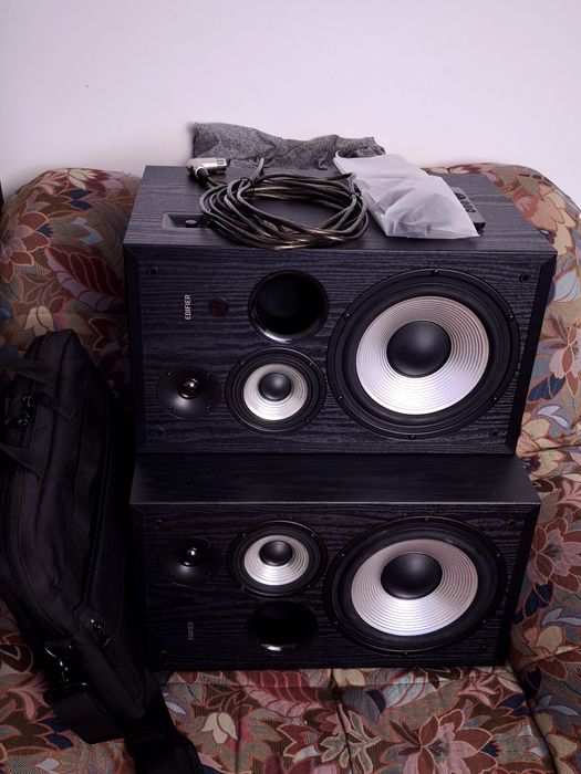 Vând boxe active Edifier R2850DB, ca noi