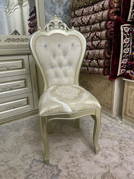 Стол 12 стульев новый модель королевский,из чистого дерева.