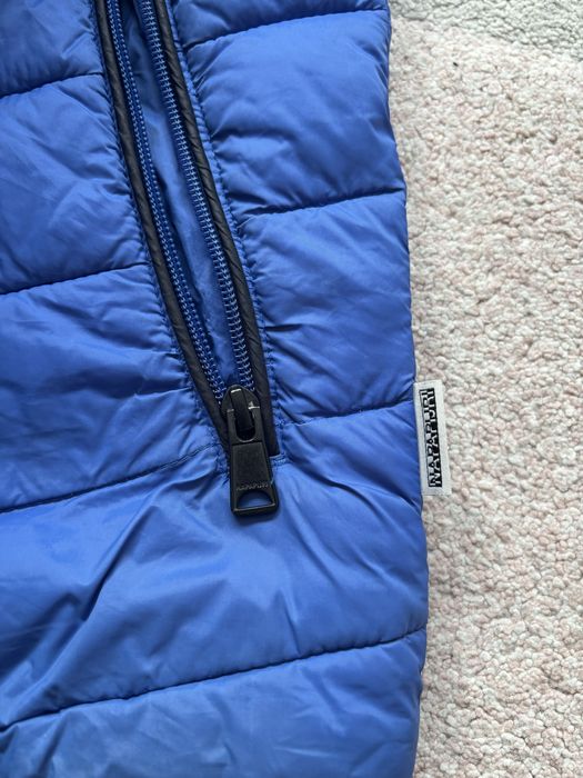 Продавам яке Napapijri