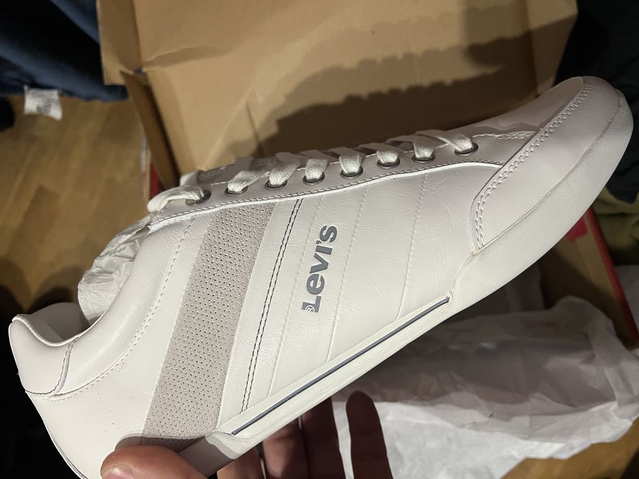 Обувки Levis ЧИСТО НОВИ!