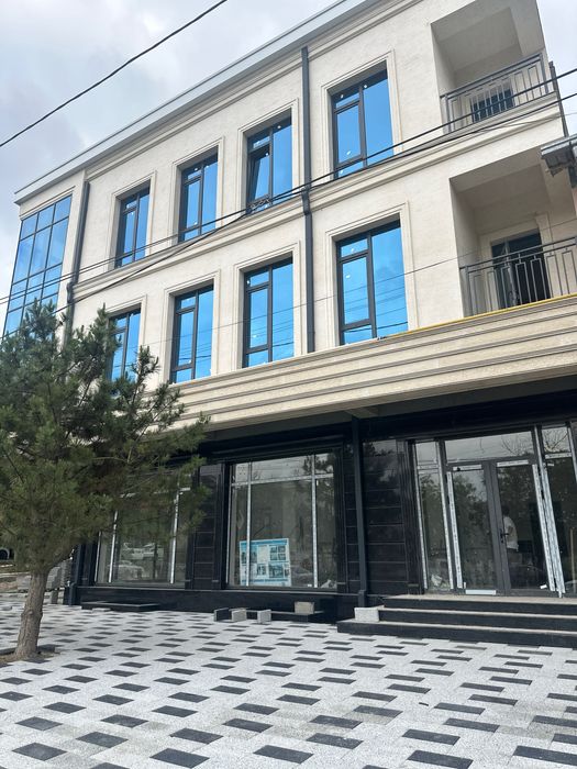 Сдаётся 4 этажный бизнес центр вдоль главной дороги ‼️
