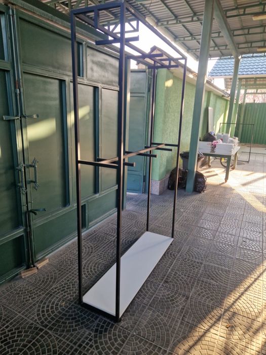 Продам вешалки для бутика