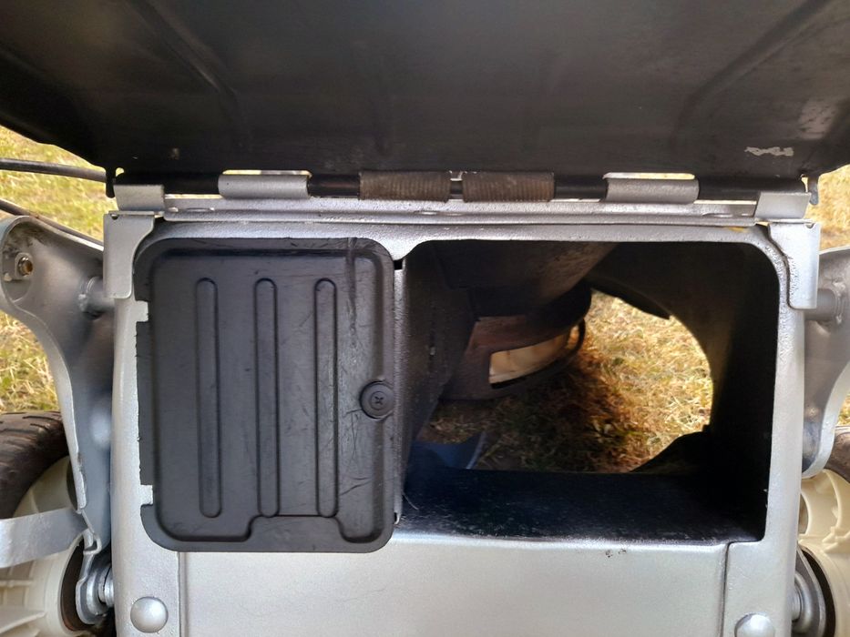 Masina tuns iarba Profesionala Honda HRA 214 TRANSMISIE CARDAN, 5HP 4TIMPI 53CM Made în Japan