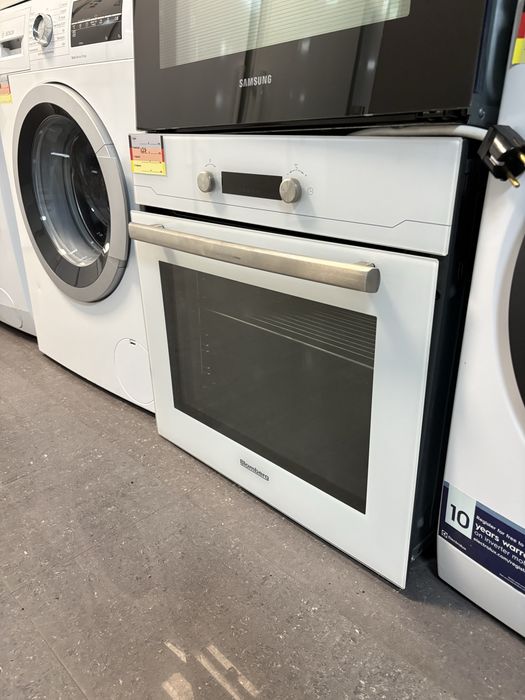 Бяла фурна за вграждане Blomberg, BEO 9568 W 70L