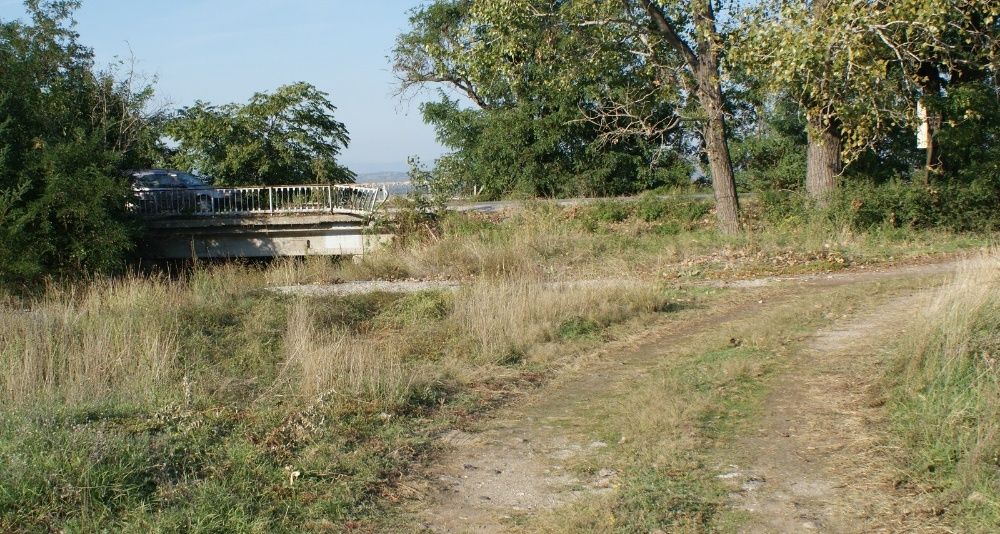 Земеделска земя -37 метра лице на главен път