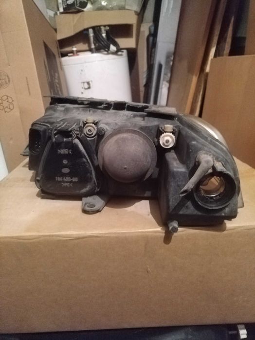 Продавам фарове за Фолксваген Пасат В5.5на HELLA и на DEPO 2 комплекта