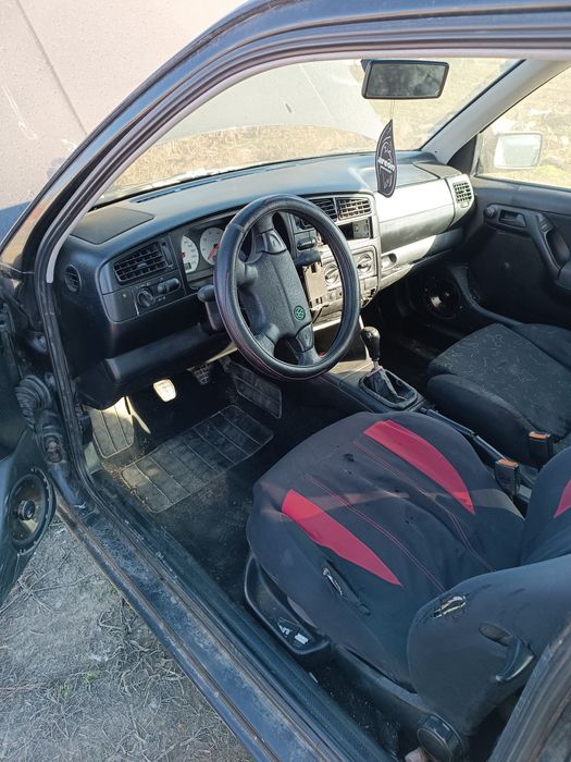 Volkswagen golf 3 1.4i бензин на Части