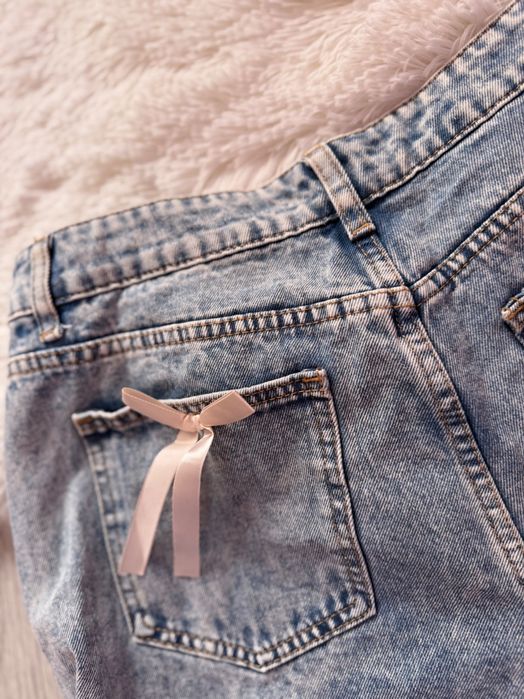 Дънки с панделка отзад