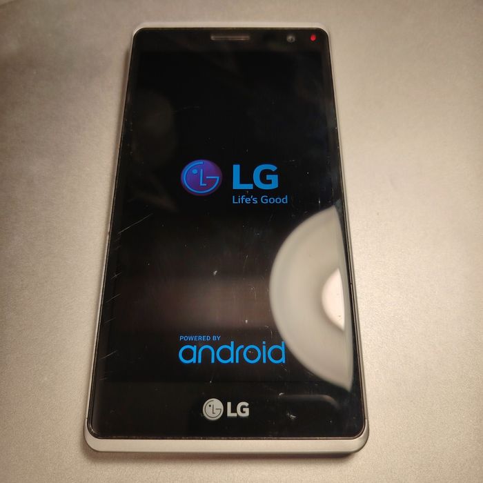 LG Zero с малко надраскан екран