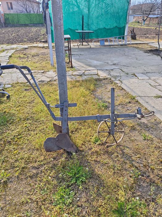 Конски търмъци, плуг, орачка, рало, гърляч
