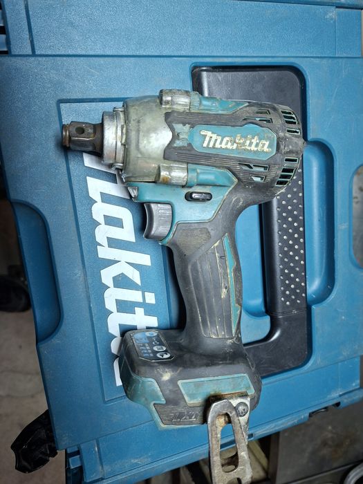 Акумулаторен ударен гайковерт Makita DTW300, LXT, 18V, 330Nm