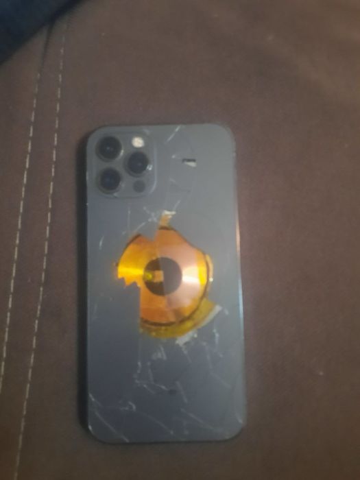 Продам айфон 12 про 128