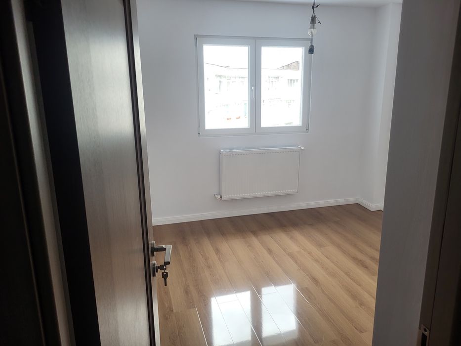 3 camere decomandat Mioritei