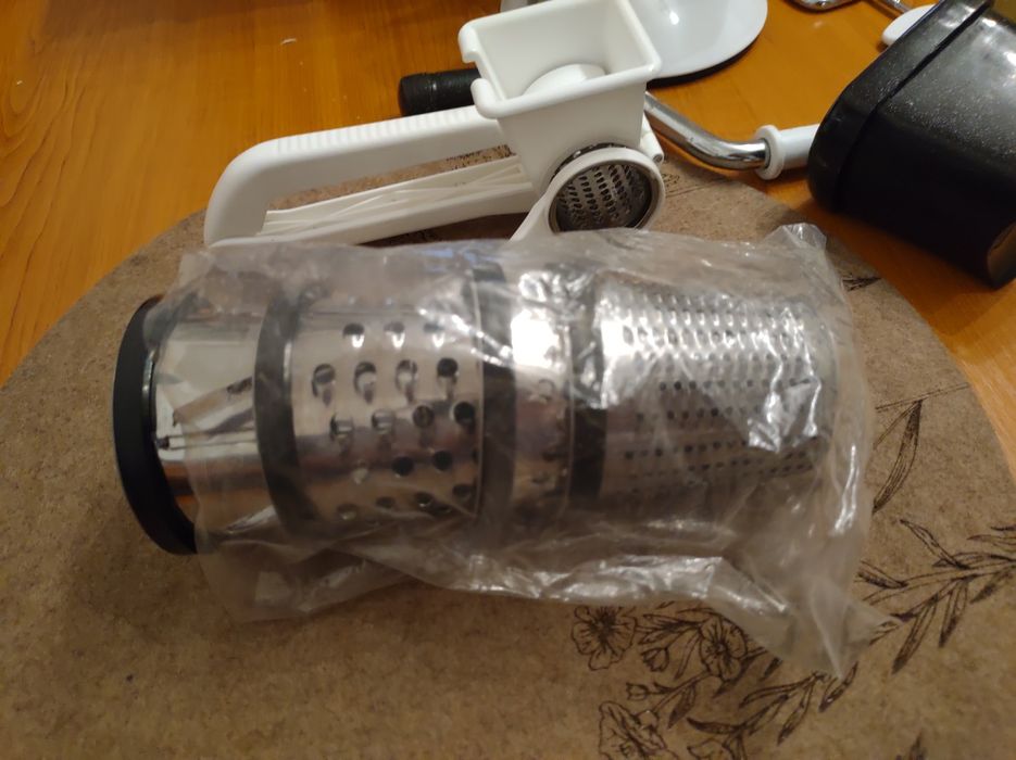 Răzătoare de moară universala ! Nou-nouța , inox de înaltă calitate