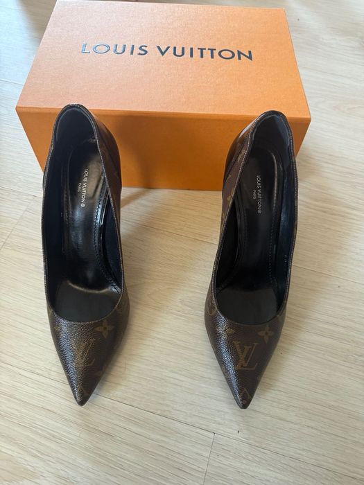Louis Vuitton Нови! Оригинални обувки 39-40