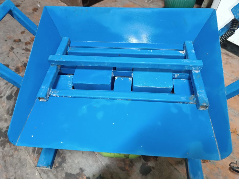 Станок для шлакоблока, сплиттерного блока.