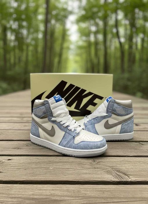 Jordan 1 High Hyper Royal