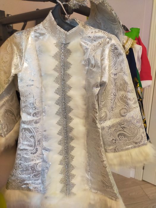 Детские  костюмы продам.