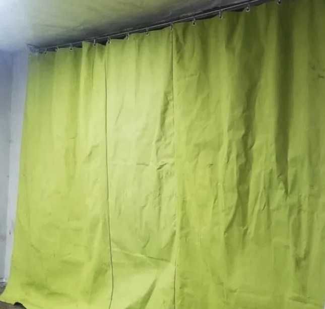 Продам Брезентовую штору для ворот, 5х5