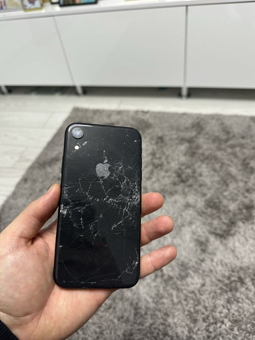Vand iphone XR pentru piese