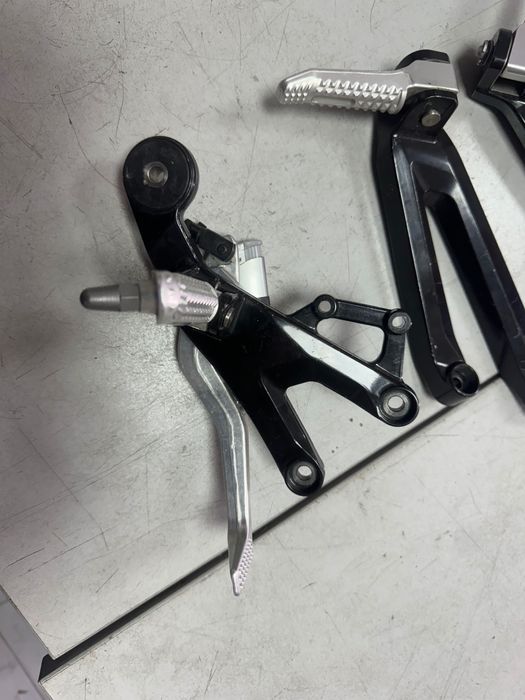 BMW S1000 RR конзоли със степенки / предна / задни