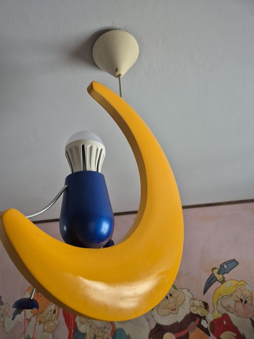 Lustra camera copii perfect funcțională, fara defecte ca nou