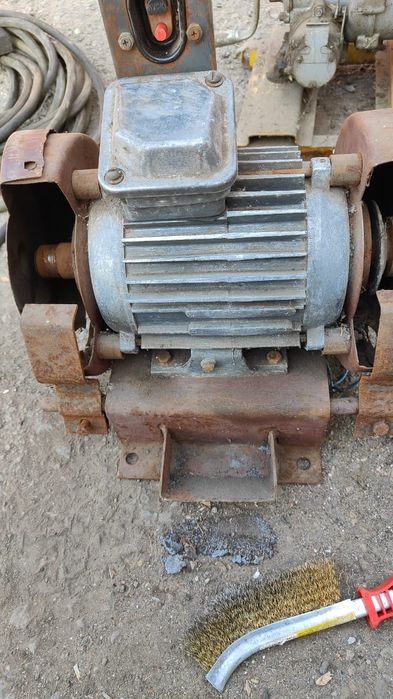 Наждак точило электрический