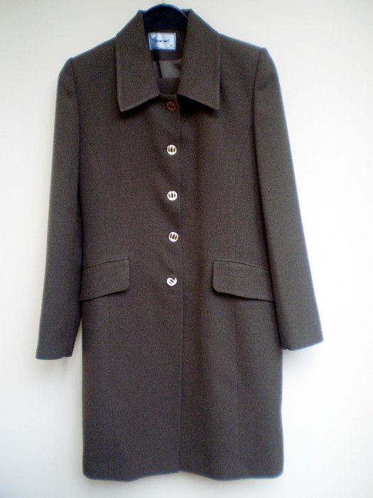 Vand avantajos costum de dama