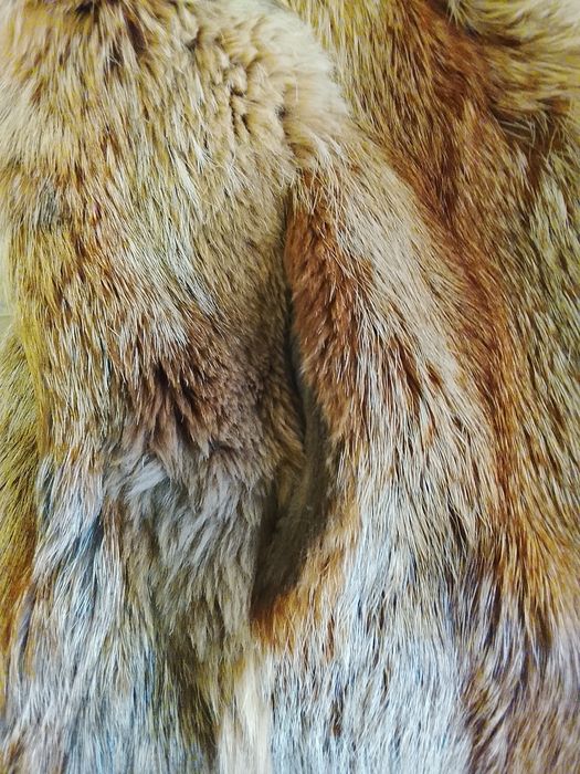 Продам шубу Лиса 30000