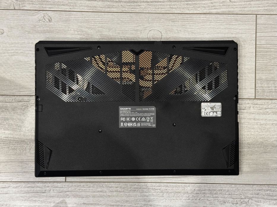 15.6 144hz /RTX 4060 8GB /i5 12500H /16GB / 512ssd /RGB/ Gigabyte