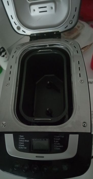 Mașină de făcut pâine , dulciuri.