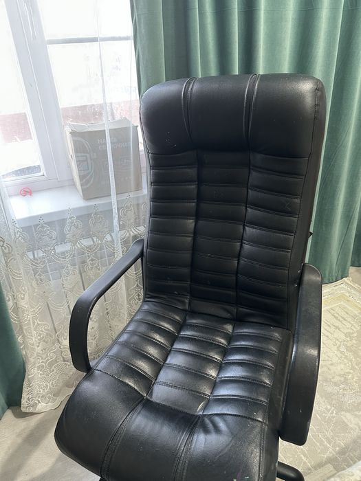 Продам кресло руководителя