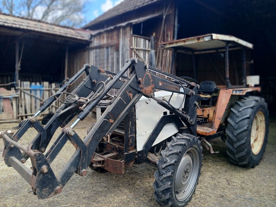Vând tractor bun