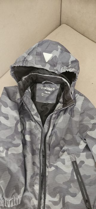 Продам куртку детскую