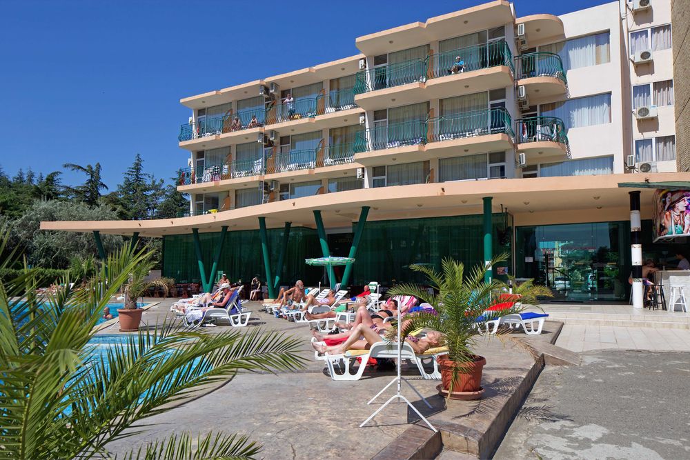 Продава се Хотел в к.к. Слънчев бряг - 6070 кв.м за 742 €/кв.м - Снимка #17