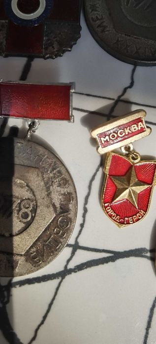 Лот медали и значки.