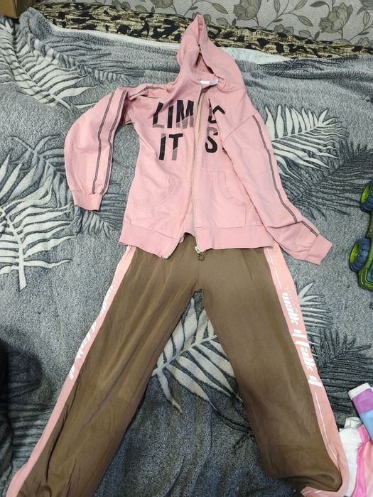 Отдам вещи для девочки за 2000