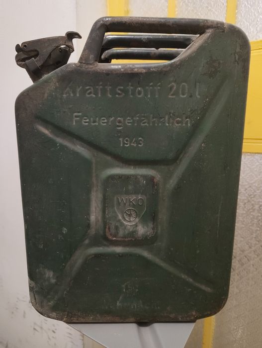 Немска туба Kraftstoff 20 L
Feuergefährlich
1943

Brose u. Co.
Coburg