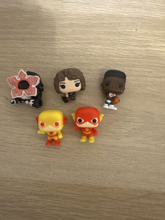 Фигурки : осд, супер герои звездные войны , динозавры.