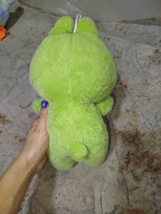 Мягкая плюшевая игрушка в виде лабубы.