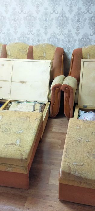 Диван с двумя кресло ероватью