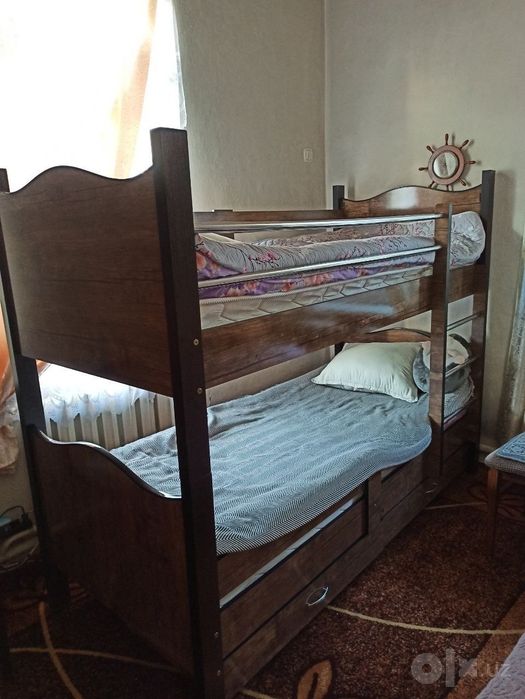 Продам детскую двух ярусную кровать.