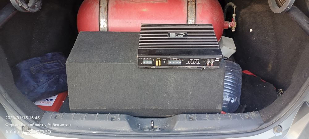 Сабвуфер с усилителем в хорошем состоянии без дефектов